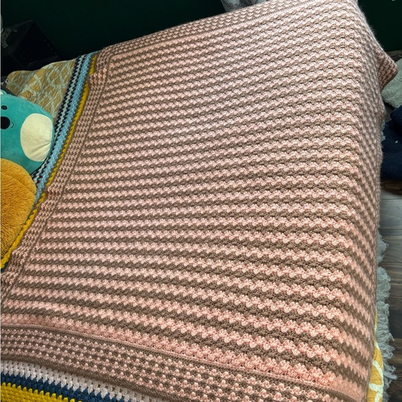 Vintage Cozy Pink and Brown Knitted Blanket - Picture 2 of 3